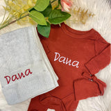 personaliseirte Babykleidung mit Handtuch